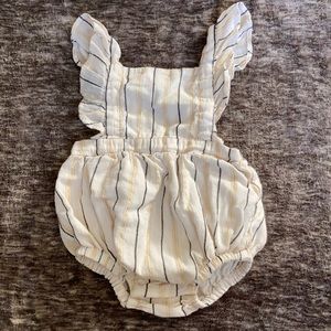 Old Navy romper, 3-6 month